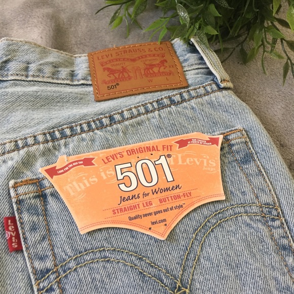 π S O L D π Leviβs 501 shorts - Picture 4 of 10